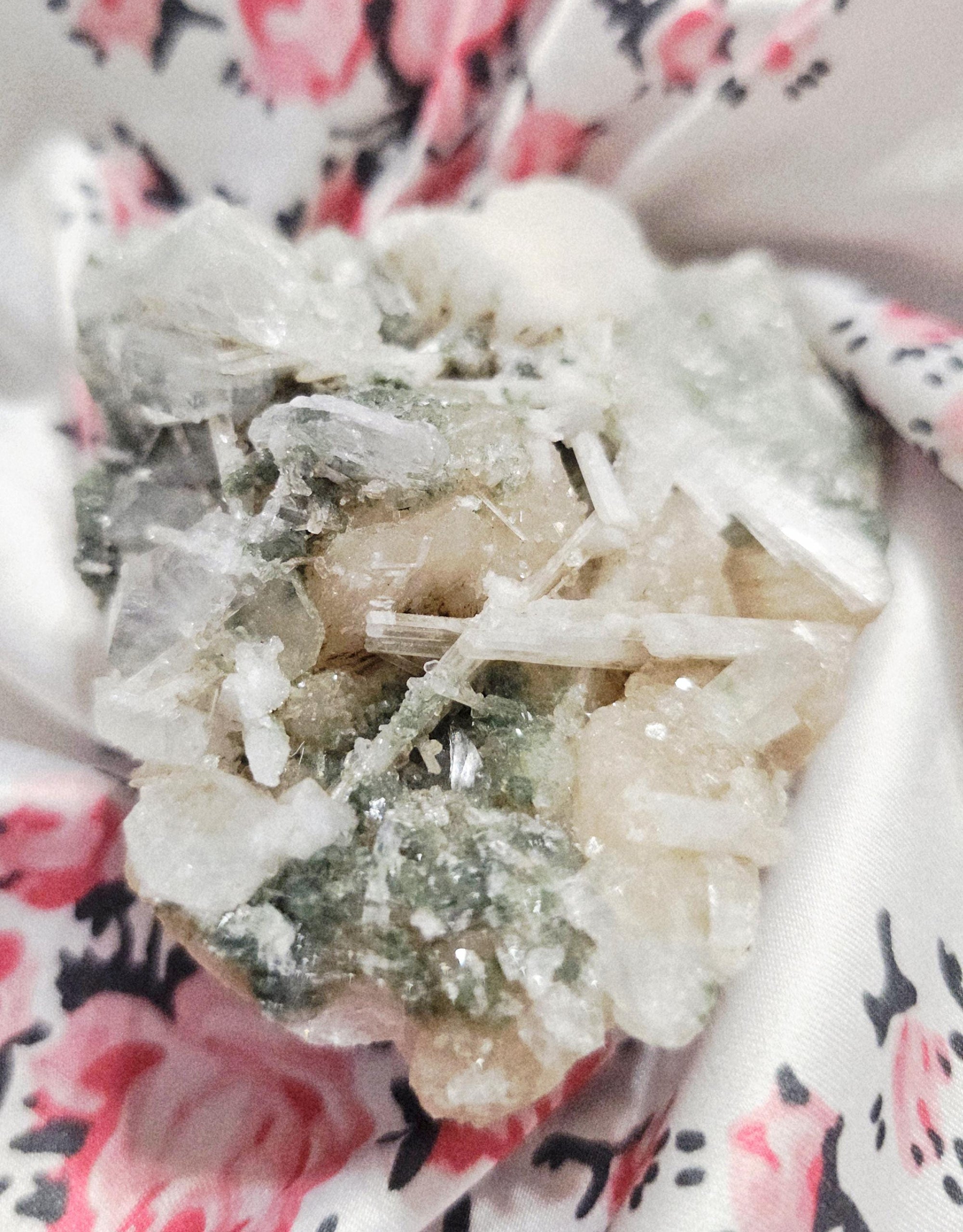 RARE Candy Apple Green Apophyllite with Scolecite and Stillbite from India , Apophyllite, Crystal, Crystal