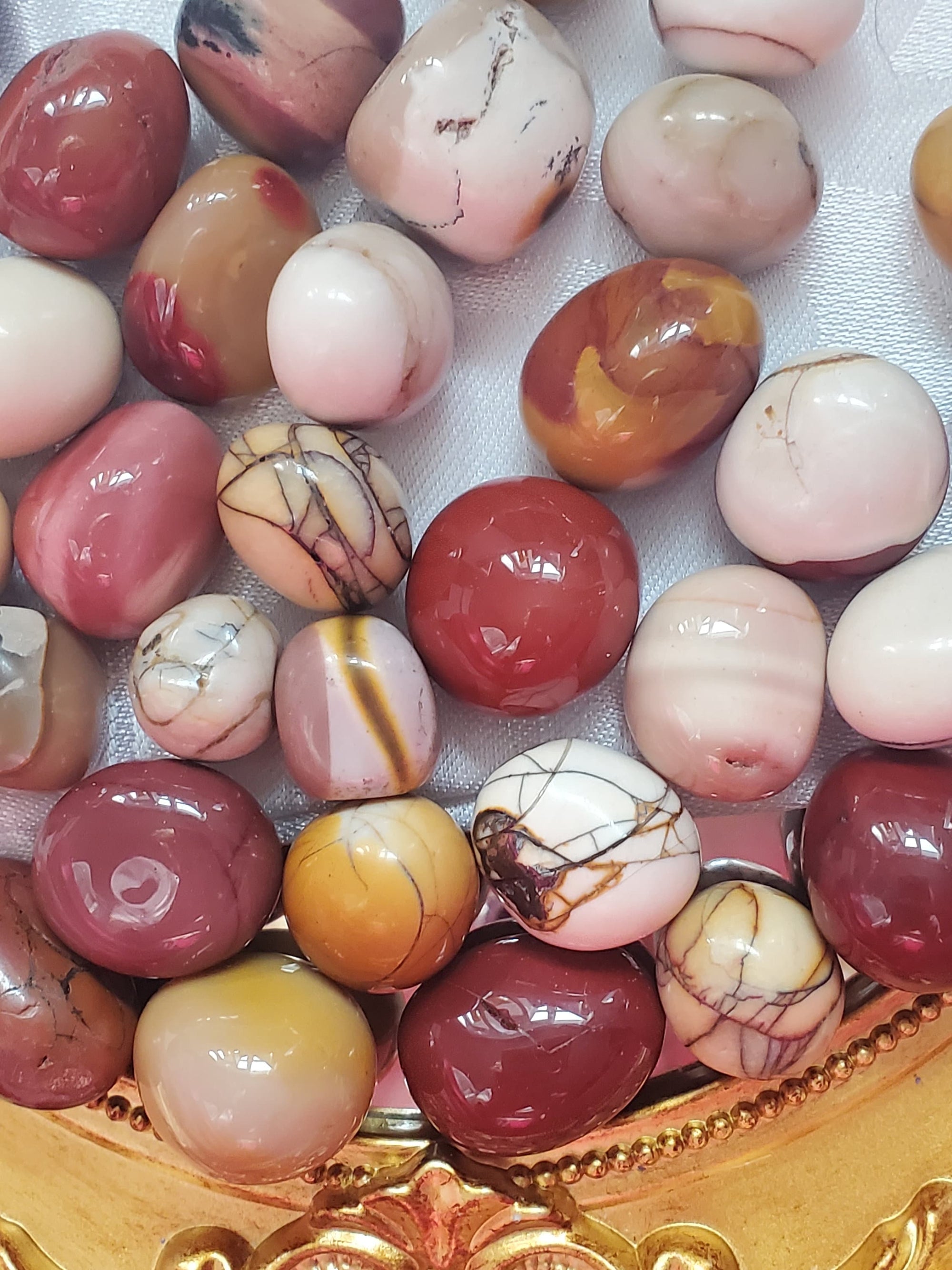 Australian Mookaite Jasper Tumbled Stones, Chakra Healing (Gift Bag)