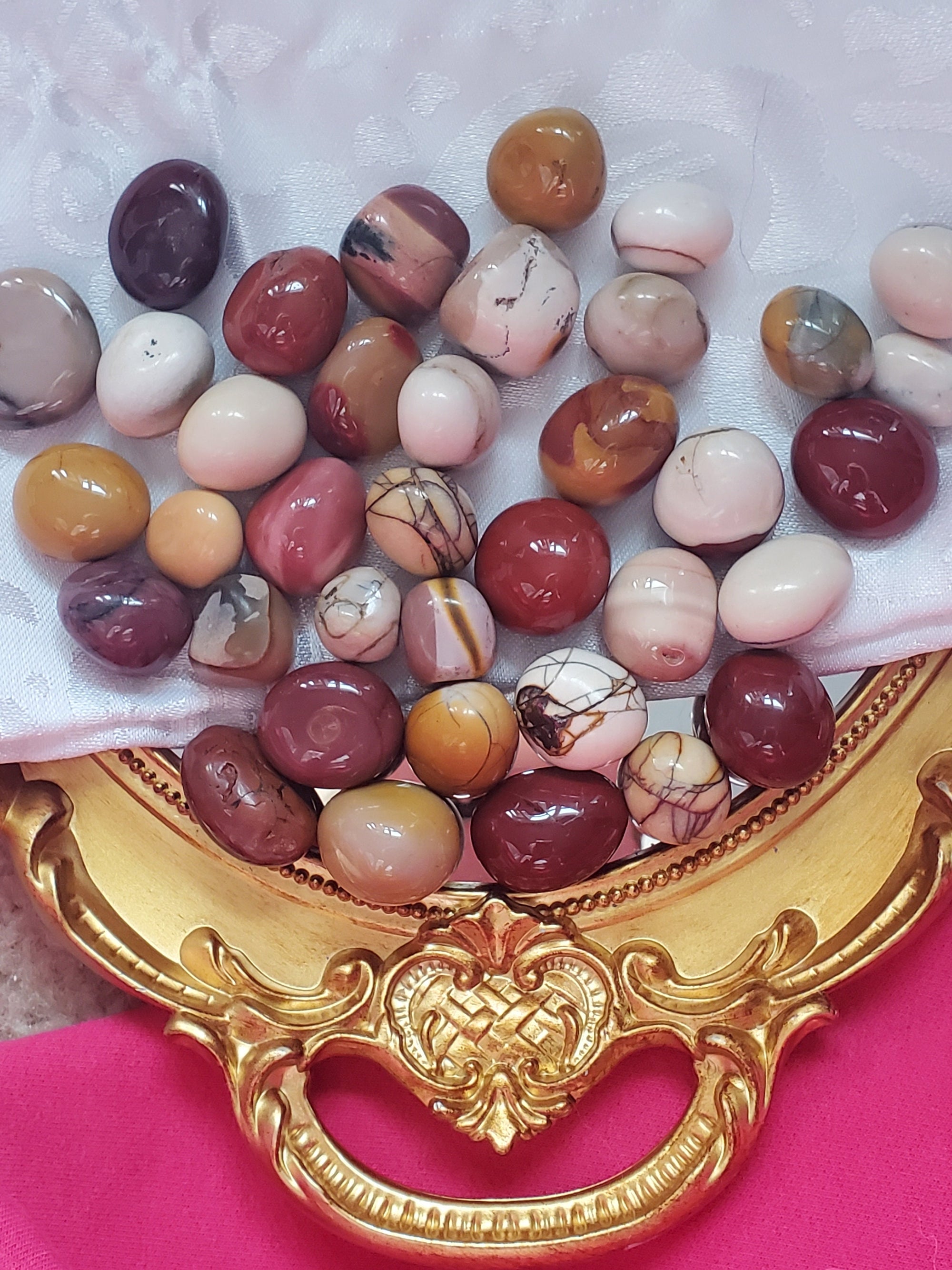 Australian Mookaite Jasper Tumbled Stones, Chakra Healing (Gift Bag)
