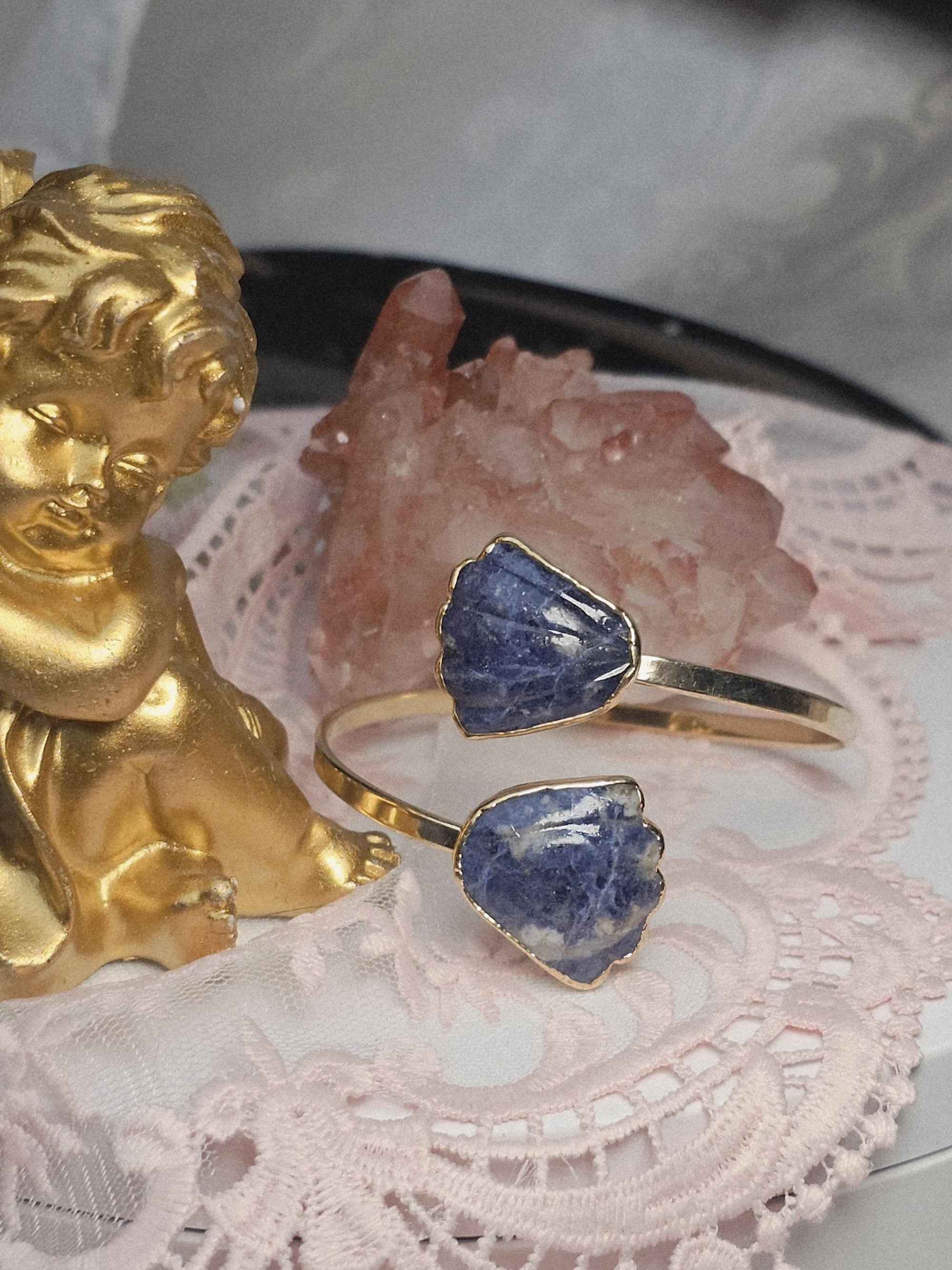 Handmade Sodalite Gold Bracelet, Vintage Shell Design