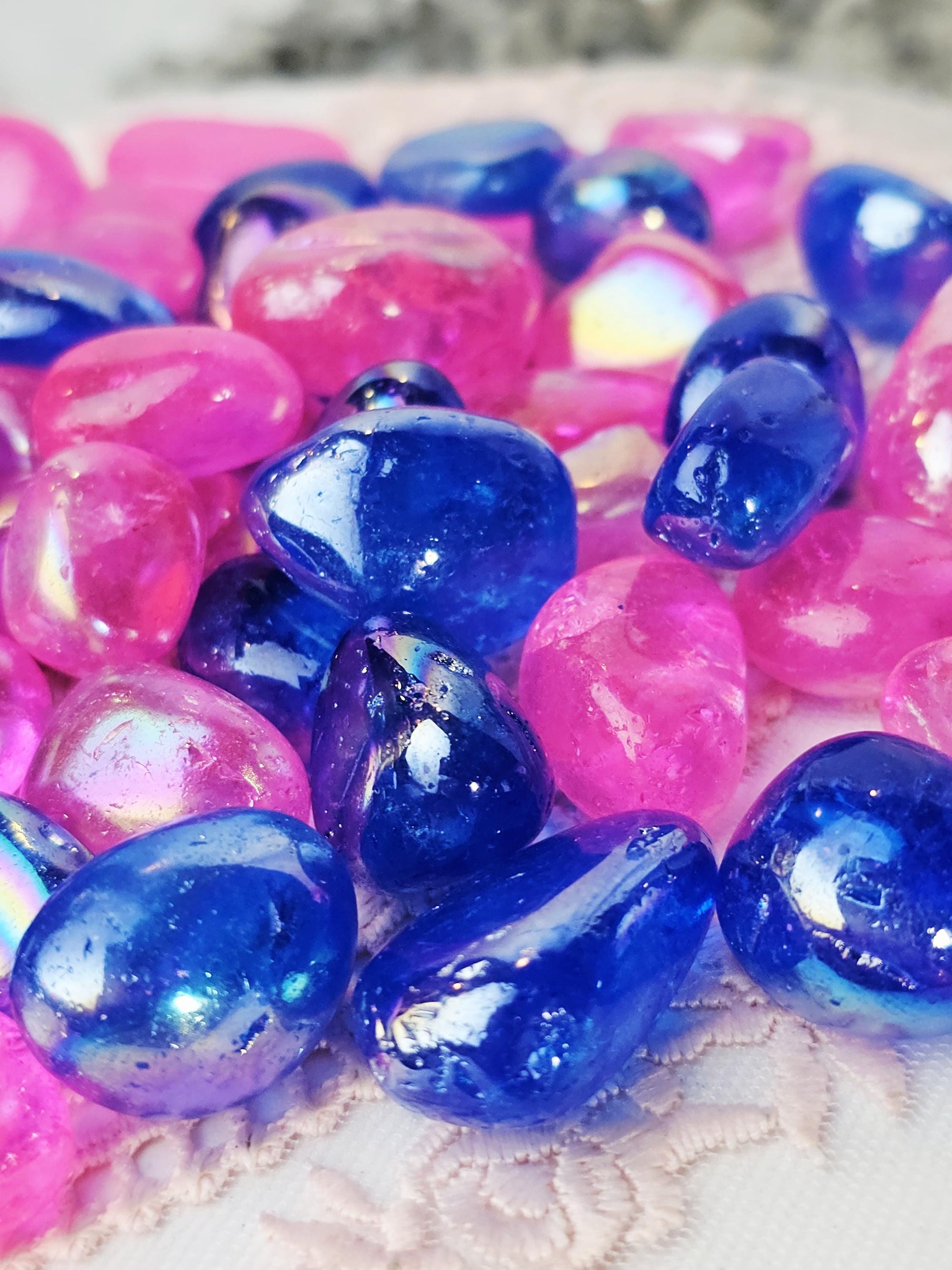 5 Angel Aura Clear Quartz Tumble Stones, Healing Crystals, Gift Bags