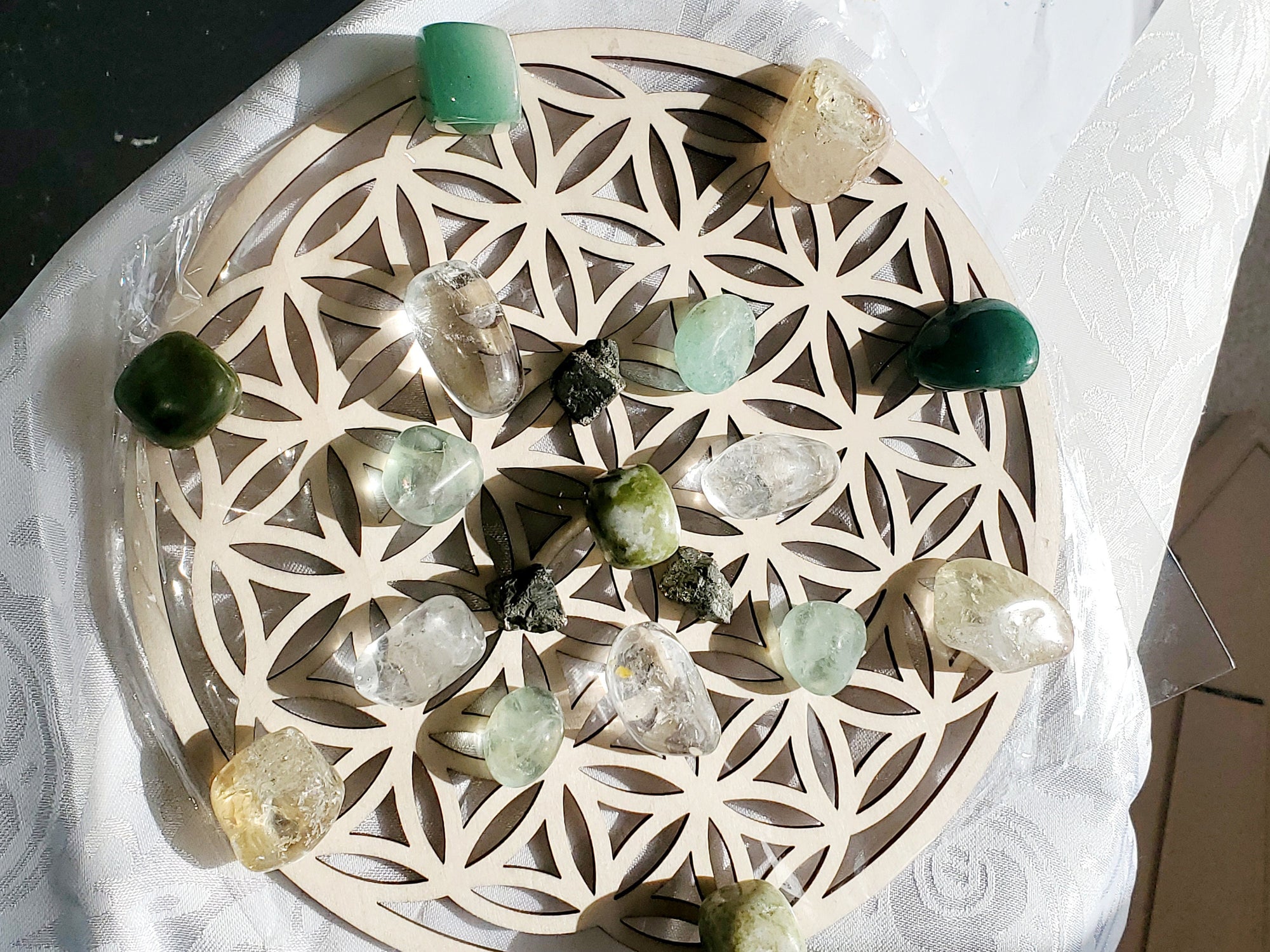 Abundance Crystal Grid, 8 ounces of Crystals ,Money Draw Crystal Grid, Reiki Energy, Feng Shui, Home Decor, Large Good Luck Crystal