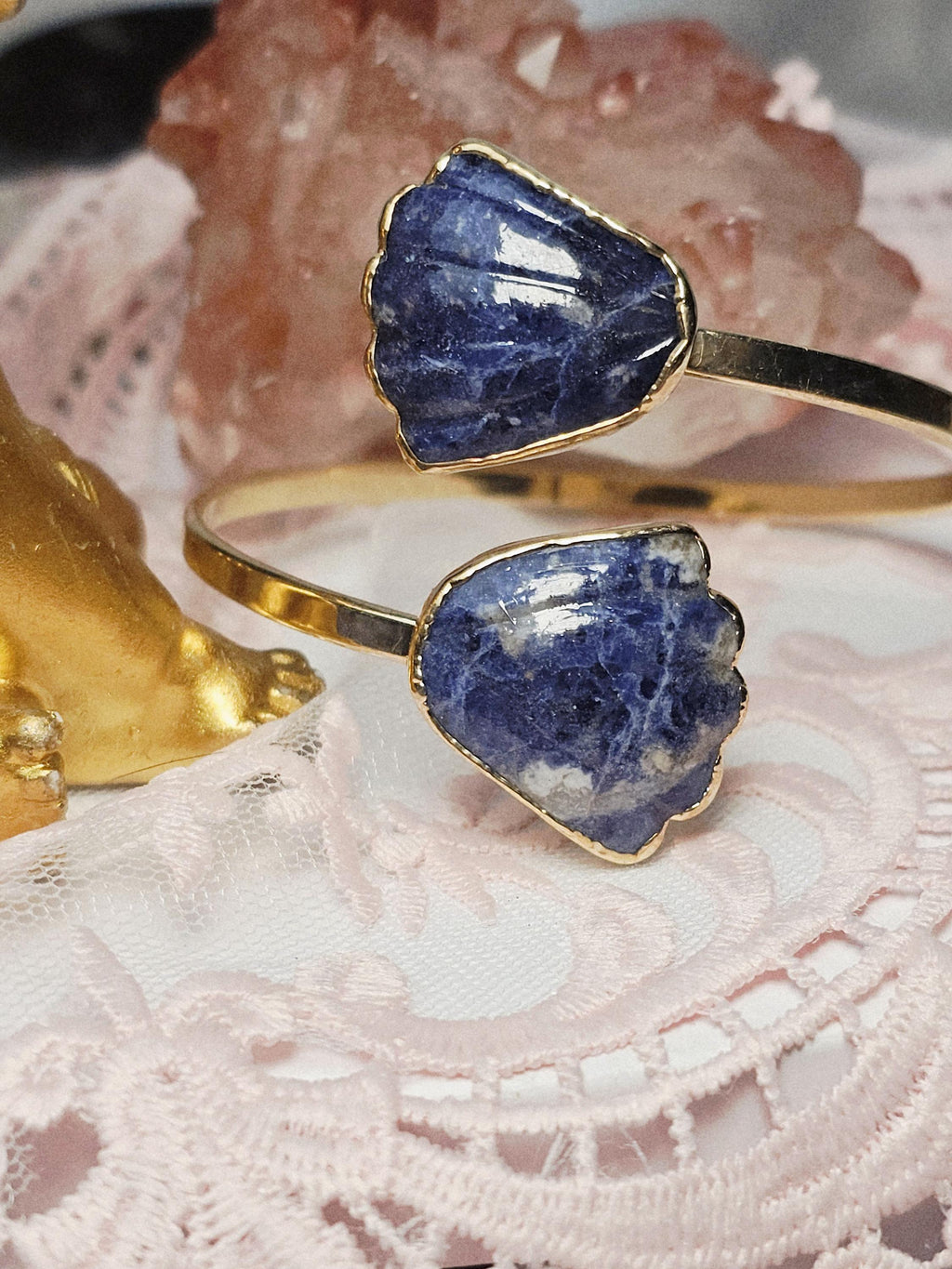 Handmade Sodalite Gold Bracelet, Vintage Shell Design